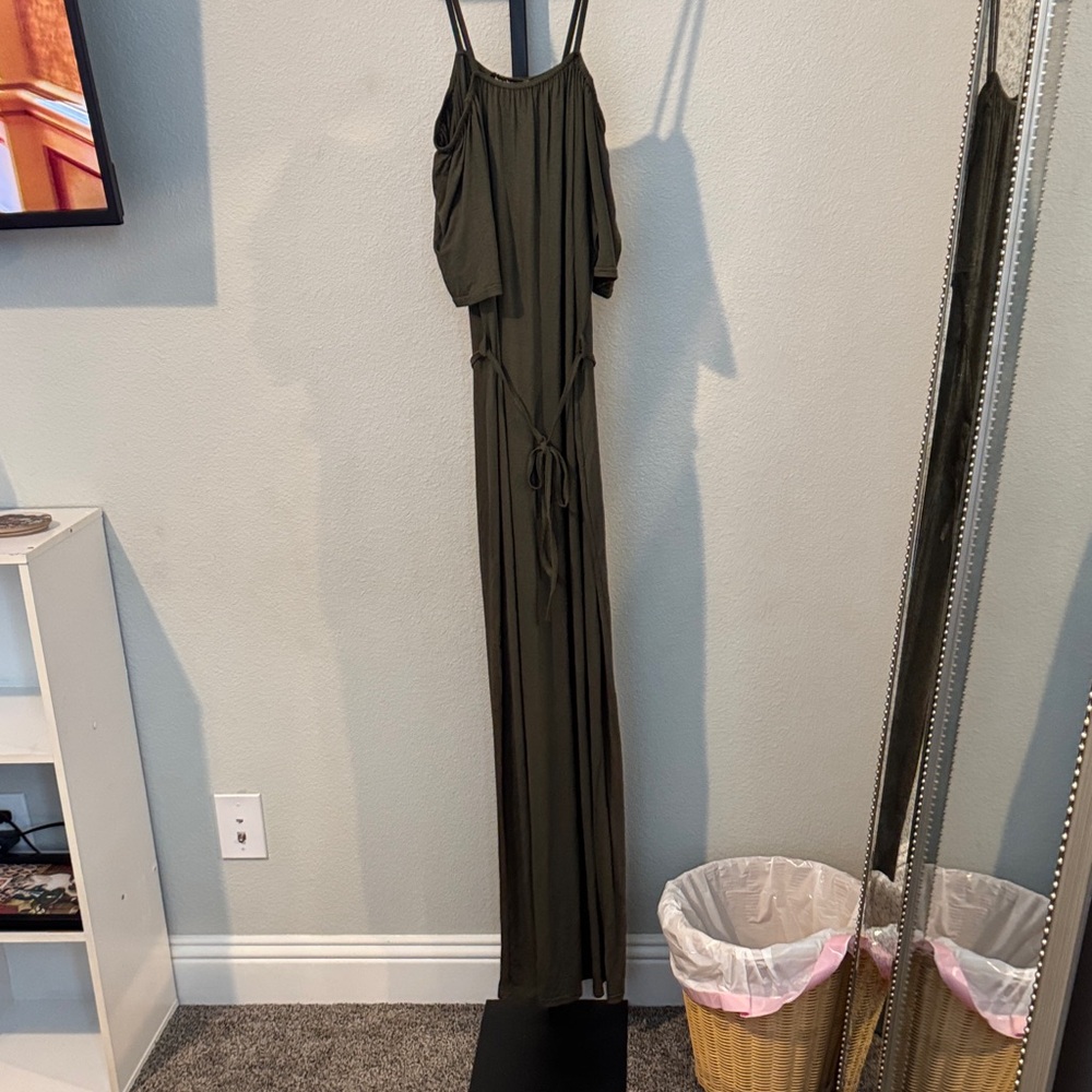 Boohoo Plus Olive Green Maxi Dress Size 16